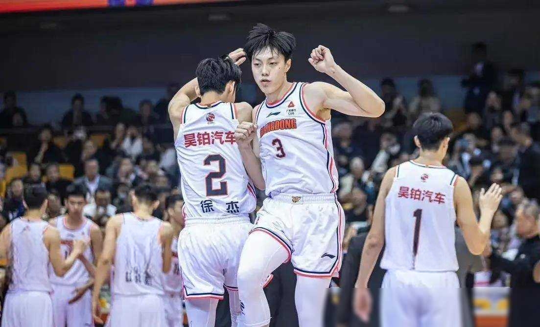 J9九游会平台-战术调整引爆全场！，大坂直美意外战胜日本队引发球迷热议的简单介绍